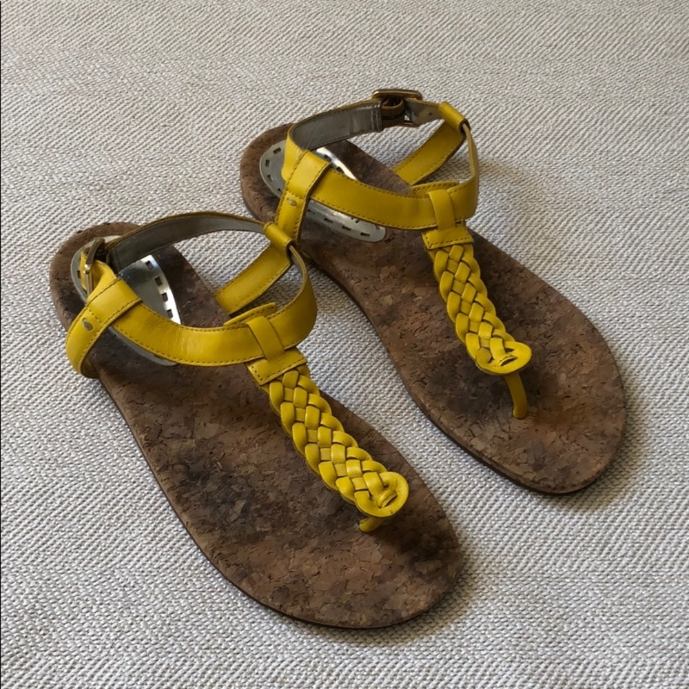 Gianni Bini yellow flats